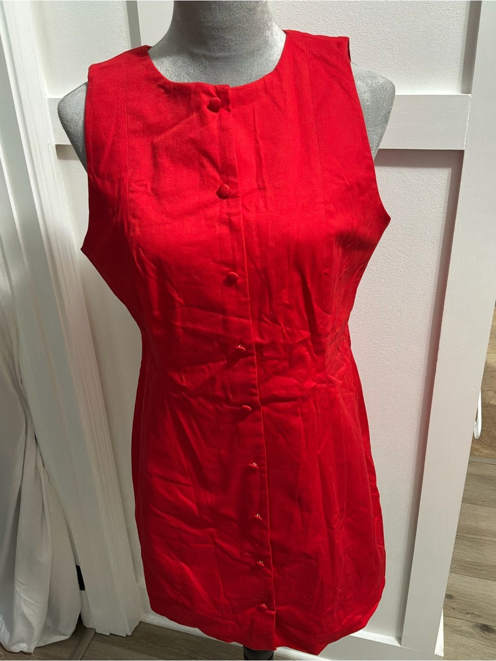Commense Vibrant Red Sleeveless Button-Front Shift Dress
